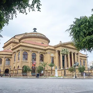Into Vicino Al Teatro Massimo Palerme
